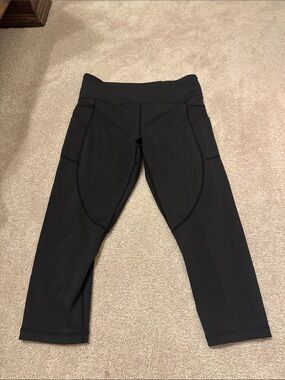 ZYIA Black Capri Leggings with Contoured Side Panels